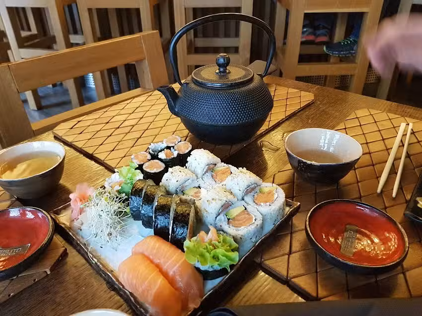 Besuto Sushi & Noodle