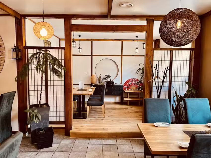 ESENCJA &ndash; SUSHI &bull; RAMEN &bull; BAO