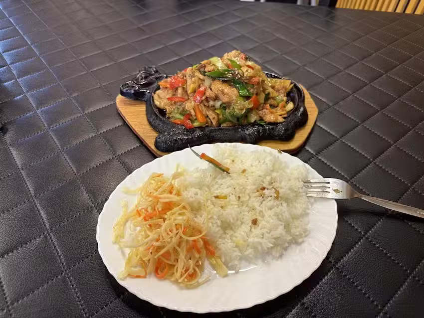 HALONG &ndash; TYCHY Restaurancja