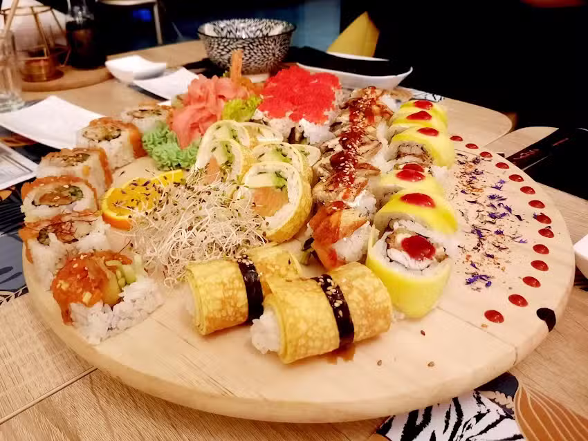 Lekkie Syte sushi thai ramen