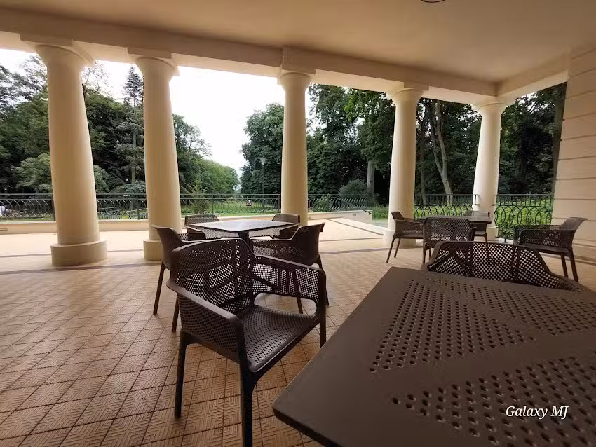 Motylarnia Cafe & Sushi Pałacowa Kawiarnia